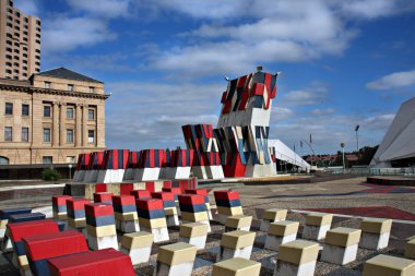 Adelaide festival Merkezi, casino ve tren istasyonu