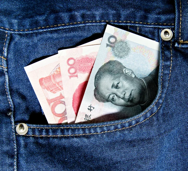 Chinees geld in jeans zak — Stockfoto