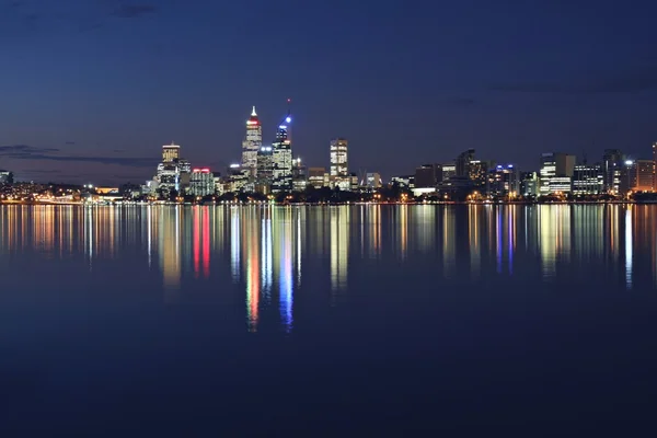 Perth Skyline bei Nacht — Stockfoto