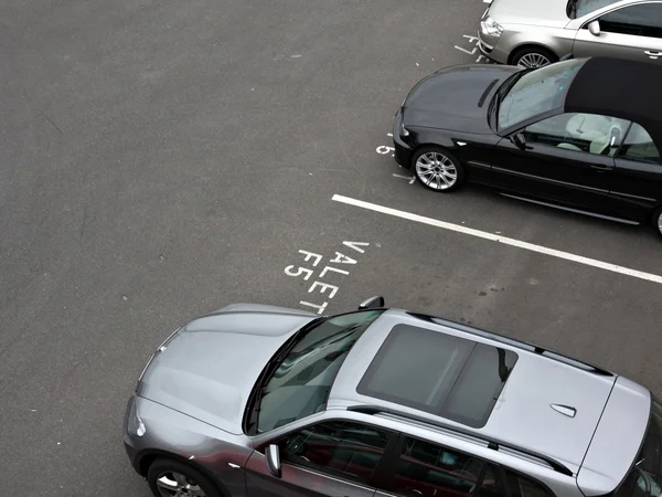 Őrzött parkoló a repülőtéren — Stock Fotó