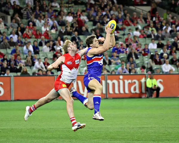 Melbourne - września 12: Will Minson ma silne piętno w Afl drugi pół końcowe — Zdjęcie stockowe