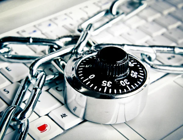 Padlock and notebook computer — Stock Photo, Image