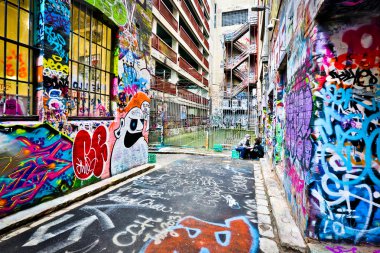 Melbourne - 14 Ağustos: Street art tanımlanamayan sanatçı tarafından. Melbourne grafiti yönetim planı bir canlı kentsel kültür sokak sanatı önemini tanır