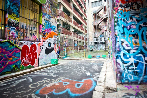Melbourne - august 14: street art von unbekanntem künstler. melbourns Graffiti-Managementplan erkennt die Bedeutung der Street Art in einer lebendigen urbanen Kultur an — Stockfoto