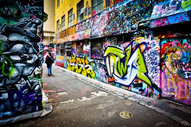 Melbourne - 14 Ağustos: Street art tanımlanamayan sanatçı tarafından. Melbourne grafiti yönetim planı bir canlı kentsel kültür sokak sanatı önemini tanır