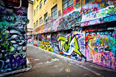 Melbourne - 14 Ağustos: Street art tanımlanamayan sanatçı tarafından. Melbourne grafiti yönetim planı bir canlı kentsel kültür sokak sanatı önemini tanır