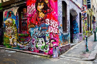 Melbourne - 14 Ağustos: Street art tanımlanamayan sanatçı tarafından. Melbourne grafiti yönetim planı bir canlı kentsel kültür sokak sanatı önemini tanır