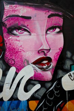 Melbourne - 14 Ağustos: Street art tanımlanamayan sanatçı tarafından. Melbourne grafiti yönetim planı bir canlı kentsel kültür sokak sanatı önemini tanır