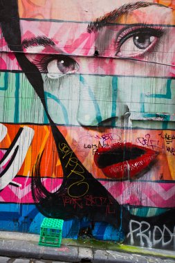 Melbourne - 14 Ağustos: Street art tanımlanamayan sanatçı tarafından. Melbourne grafiti yönetim planı bir canlı kentsel kültür sokak sanatı önemini tanır