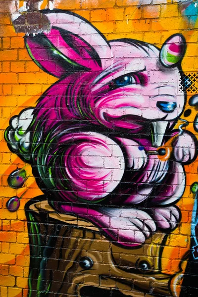 MELBOURNE - AUGUST 14: Street art by unidentified artist. Melbourne's graffiti management plan recognises the importance of street art in a vibrant urban culture — Stock Photo, Image