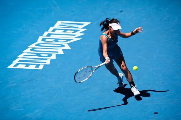 Melbourne, Australien - 26. Januar: Jie Zheng in Aktion bei ihrem Viertelfinalsieg über Maria Kirilenko während der Australian Open 2010 — Stockfoto