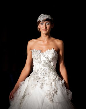 Melbourne - 19 Mart: Bir model tasarımları 2011 L'Oreal Melbourne moda Festivali Judith Valente tarafından vitrinler