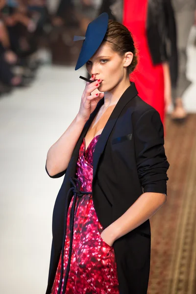 MELBOURNE - MARCH 17: A model showcases designs by Ginger and Smart in the 2011 L'Oreal Melbourne Fashion Festival — Stock Photo, Image