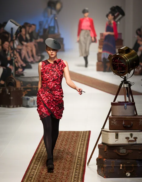 MELBOURNE - MARCH 17: A model showcases designs by Ginger and Smart in the 2011 L'Oreal Melbourne Fashion Festival — Stock Photo, Image