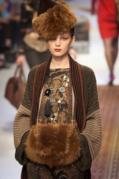 MELBOURNE - MARCH 17: A model showcases designs by Christine in the 2011 L'Oreal Melbourne Fashion Festival — Stock Photo, Image