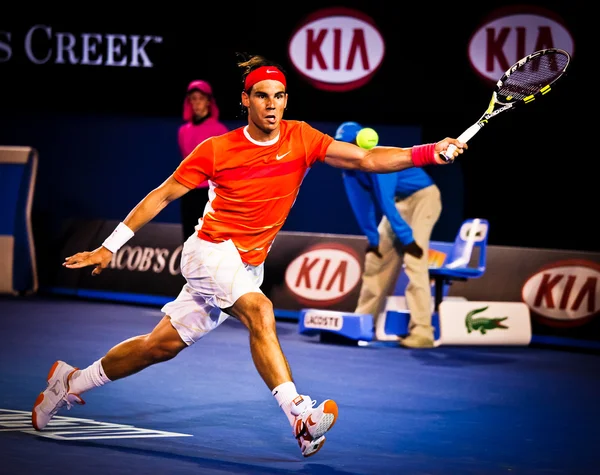 MELBOURNE, AUSTRALIA - 22 GENNAIO: Rafael Nadal di Spagna nella sua vittoria contro Phillipp Kohlschreiber all'Australian Open 2010 — Foto Stock