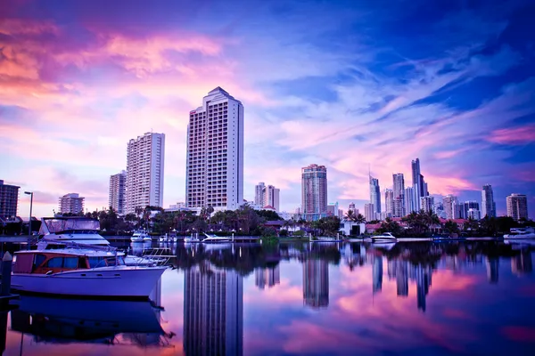 Surfers paradise skyline şafak — Stok fotoğraf