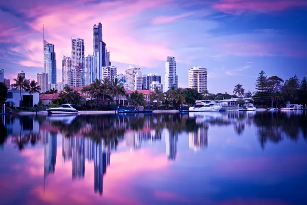 Surfers paradise skyline şafak