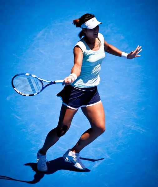 MELBOURNE - JANUARY 23: Li Na of China in her in her fourth round win over Victoria Azarenka of Belarus in the 2011 Australian Open — Stock Photo, Image