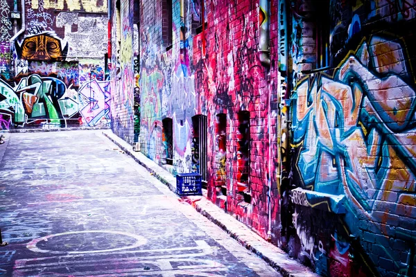 MELBOURNE - FEB 9: Street art di artisti non identificati. Il piano di gestione dei graffiti di Melbourne riconosce l'importanza della street art in una vivace cultura urbana — Foto Stock