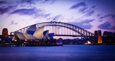Sydney, Avustralya - Eylül 1: Sydney'in en ünlü simge, sydney opera binası ve harbour Köprüsü