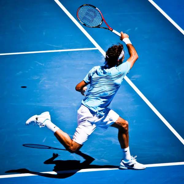 MELBOURNE, AUSTRALIA - 25 DE ENERO: Roger Federer en su victoria sobre Lleyton Hewitt durante el Abierto de Australia 2010 — Foto de Stock