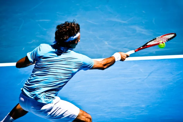 MELBOURNE, AUSTRALIE - 25 JANVIER : Roger Federer dans sa victoire contre Lleyton Hewitt lors de l'Open d'Australie 2010 — Photo