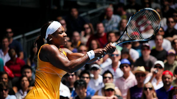 Melbourne, Ausztrália - január 23: serena williams során ő harmadik fordulójában mérkőzés carla suarez navarroof Spanyolország során a 2010-es australian open ellen — Stock Fotó