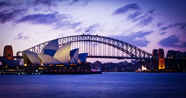Sydney, Avustralya - Eylül 1: Sydney'in en ünlü simge, sydney opera binası ve harbour Köprüsü Stok Resim