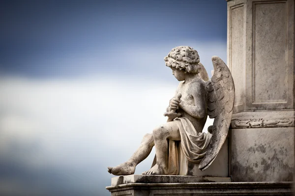 Hermosa escultura en un cementerio de Melbourne — Foto de Stock