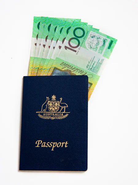 Australische paspoort en 100 dollar notities — Stockfoto