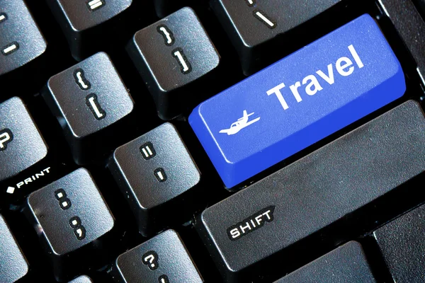 Blue TRAVEL button on a computer keyboard — Stock Photo, Image