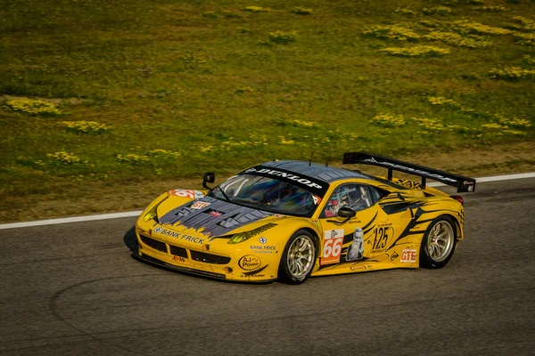 Carro de corrida — Fotografia de Stock