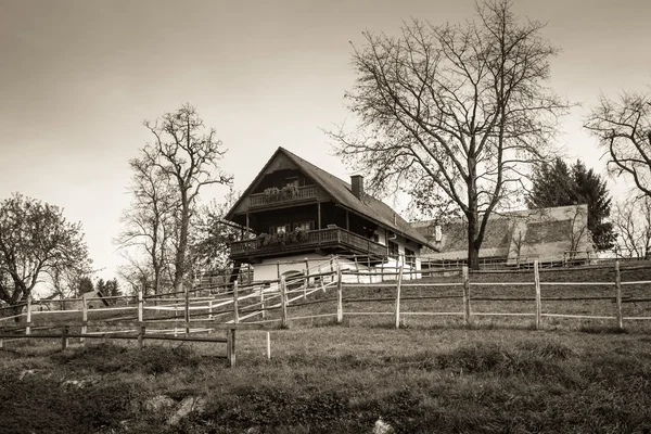 Dům — Stock fotografie