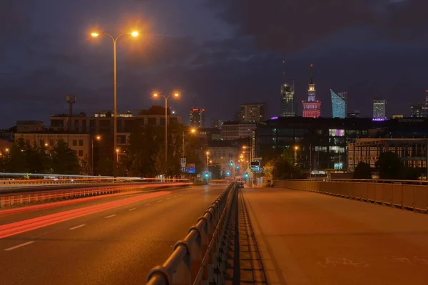 Varsóvia Polônia Junho 2021 Vista Noturna Ponte Swietokrzyski Sobre Rio — Fotografia de Stock