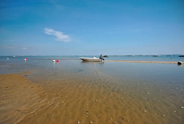 Båtar Sandstranden Ebb Bretagne Frankrike — Stockfoto