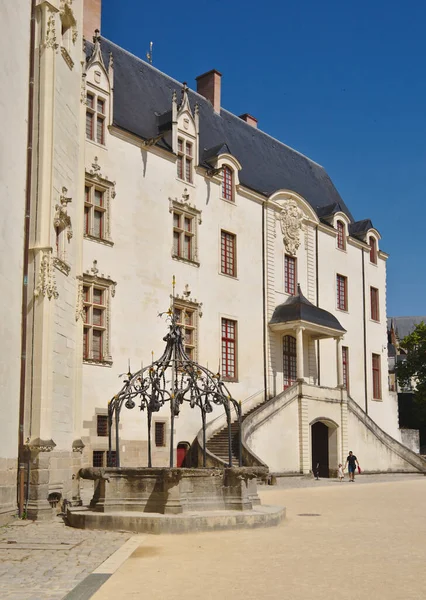 Nantes France May 2022 Well Courtyard Chateau Des Ducs Bretagne — Foto de Stock