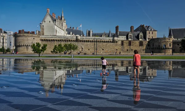 Nantes France May 2022 Children Play Fountain Bottom Chateau Des — Fotografia de Stock