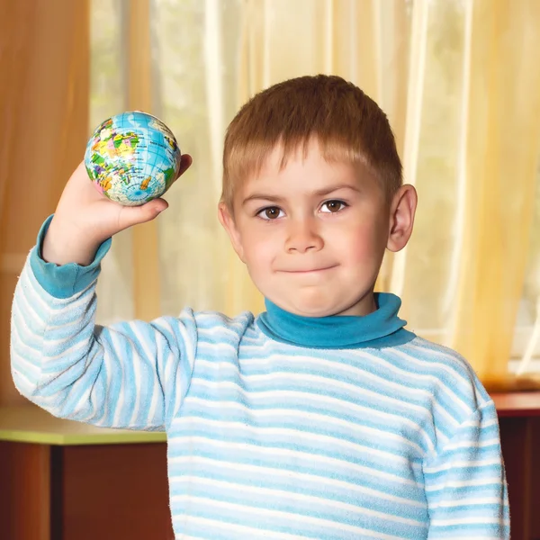 Niño con pelota — Foto de Stock