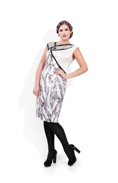 Modemodel vor weißem Hintergrund posiert — Stockfoto