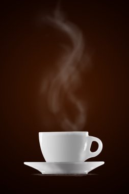 Bir fincan buharlı kahve.