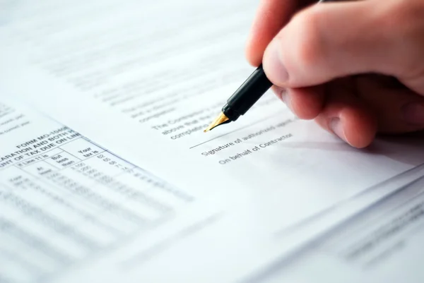 Signing contract — Stock Photo, Image