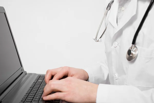 Doctor doing some work on laptop — Stock Photo, Image