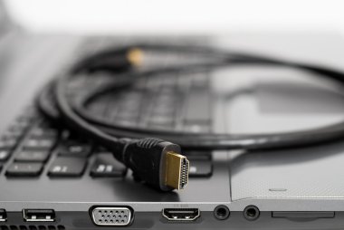 HDMI kablosu bilgisayara