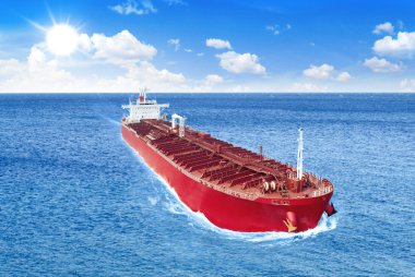 Kargo gemisi açık denizde.