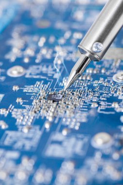 elektronik devre yongası ve havya