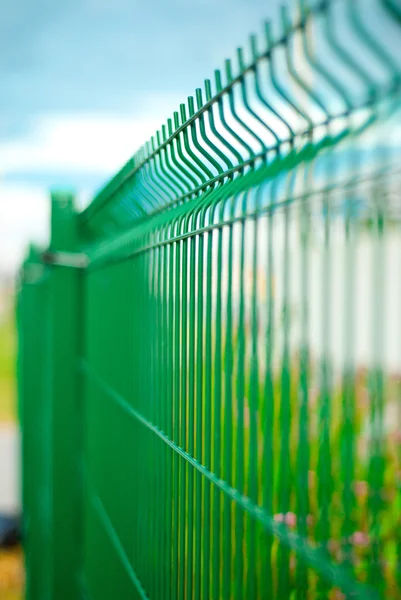 Groene kleur hek. — Stockfoto