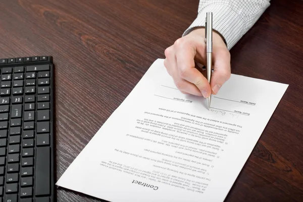 Signing contract by businessman — Stock Photo, Image