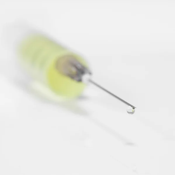 Close-up of syringe needle with drop on it — Stock Photo, Image