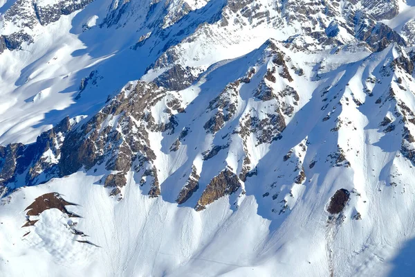 Una Montagna Rocciosa Coperta Neve — Foto Stock